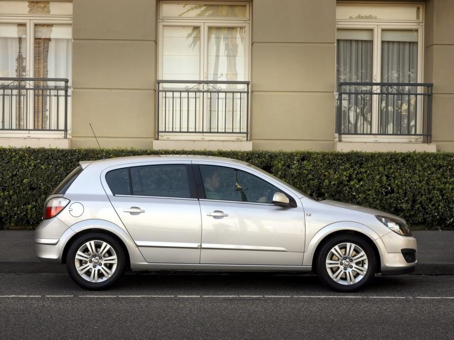  Holden Astra 1.9 CDTi 2006 года  (фото 12 из 36)